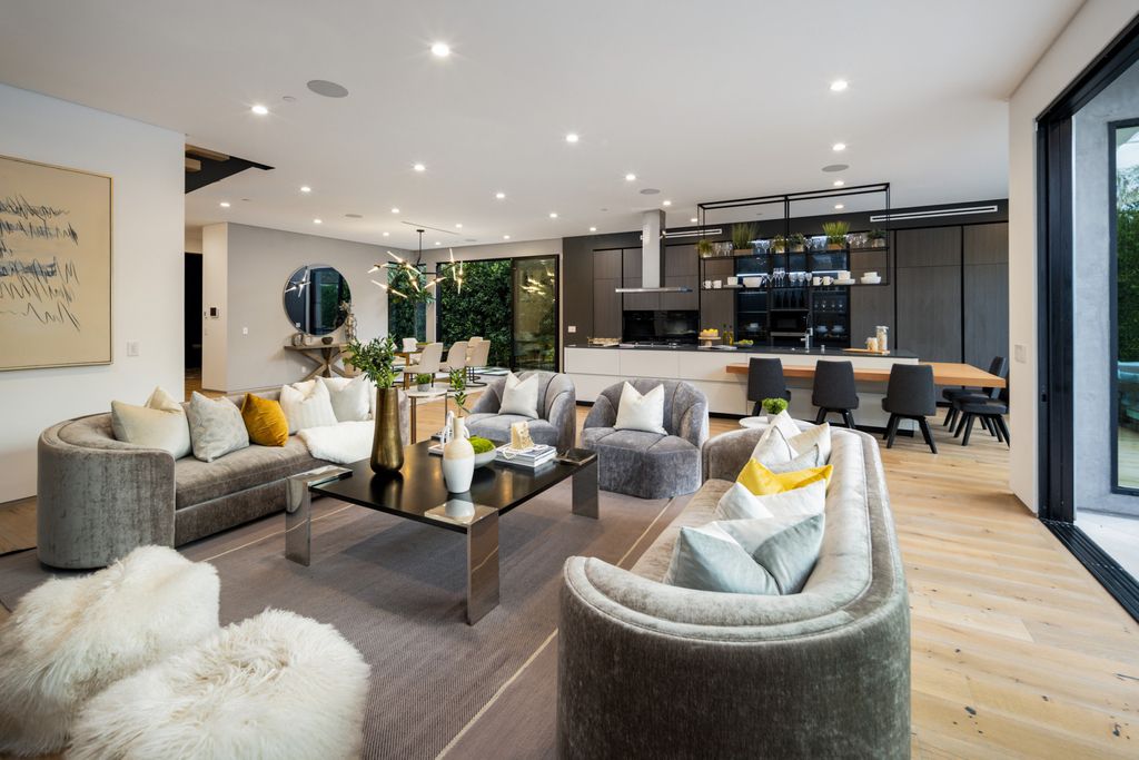 The Home in Venice is an architectural oasis situated in a premiere location with luxurious amenities and technology now available for sale. This home located at 1371 Palms Blvd, Venice, California