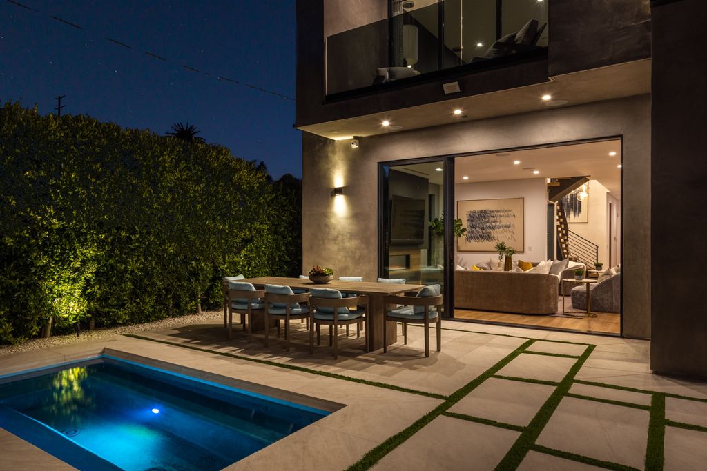 The Home in Venice is an architectural oasis situated in a premiere location with luxurious amenities and technology now available for sale. This home located at 1371 Palms Blvd, Venice, California