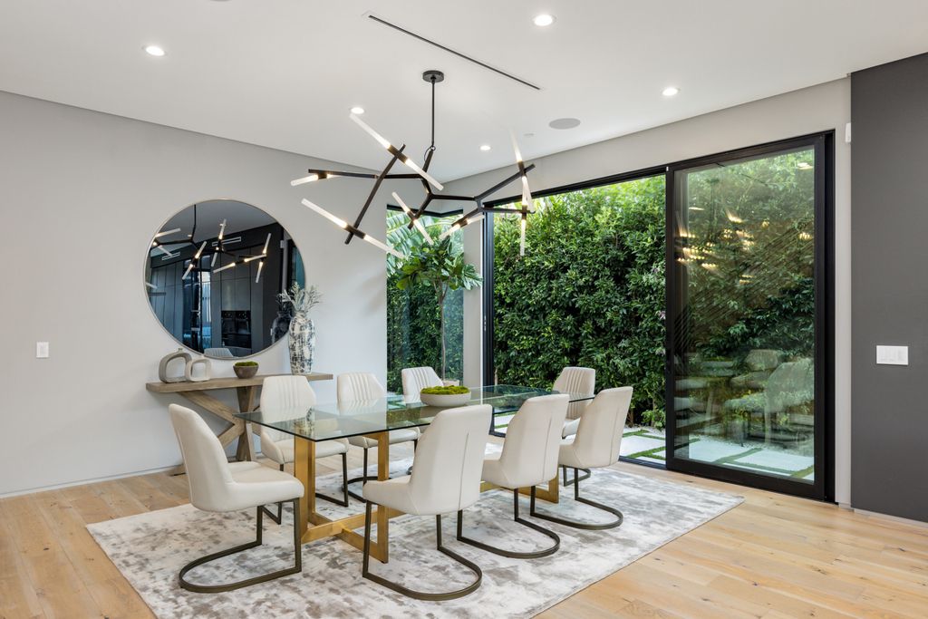 The Home in Venice is an architectural oasis situated in a premiere location with luxurious amenities and technology now available for sale. This home located at 1371 Palms Blvd, Venice, California
