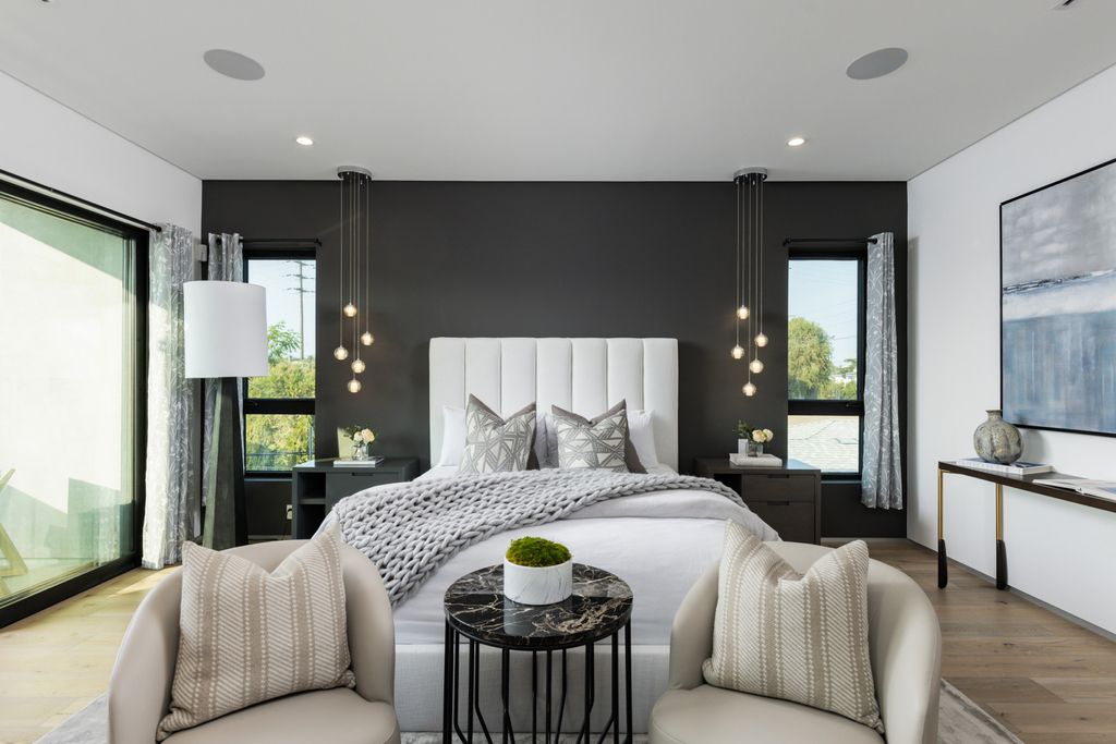 The Home in Venice is an architectural oasis situated in a premiere location with luxurious amenities and technology now available for sale. This home located at 1371 Palms Blvd, Venice, California