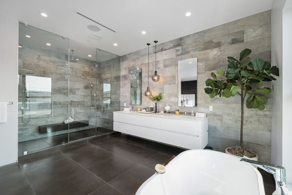 The Home in Venice is an architectural oasis situated in a premiere location with luxurious amenities and technology now available for sale. This home located at 1371 Palms Blvd, Venice, California
