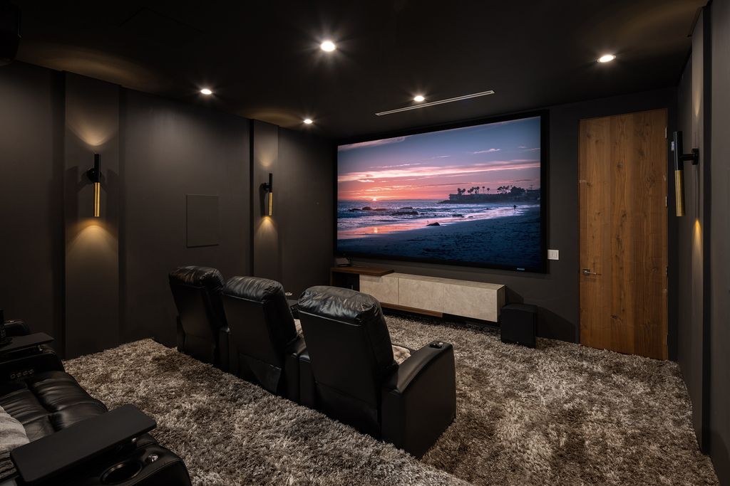 The Home in Venice is an architectural oasis situated in a premiere location with luxurious amenities and technology now available for sale. This home located at 1371 Palms Blvd, Venice, California