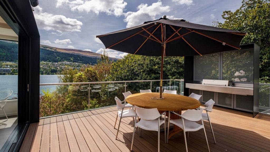 3 Lewis Road house with outstanding Lake views by WyattGray Architects 14