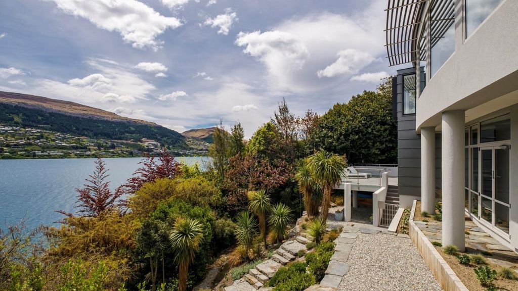 3 Lewis Road house with outstanding Lake views by WyattGray Architects 18