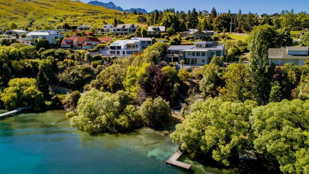 3 Lewis Road house with outstanding Lake views by WyattGray Architects 20