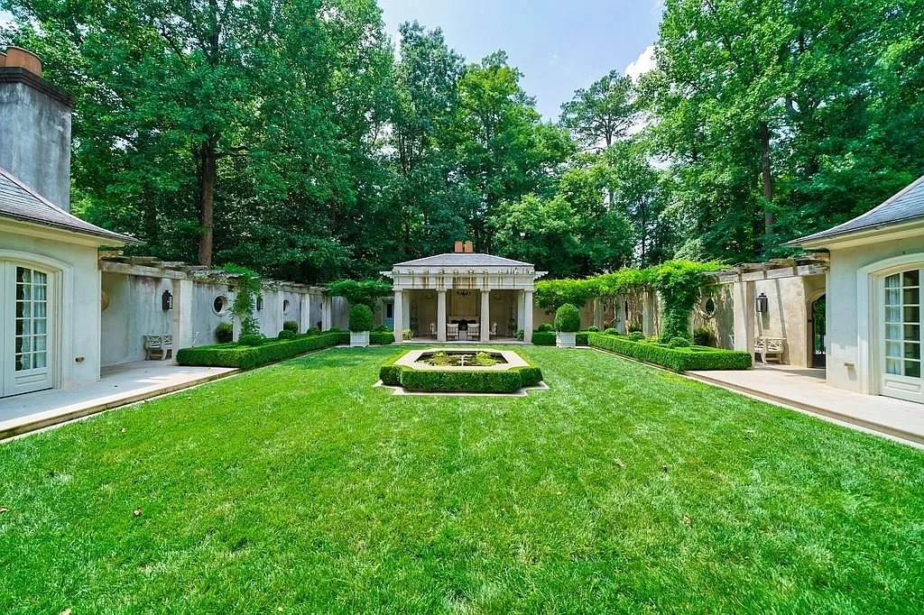 This $4,995,000 Estate in Georgia Captures a Sense of French Elegance 