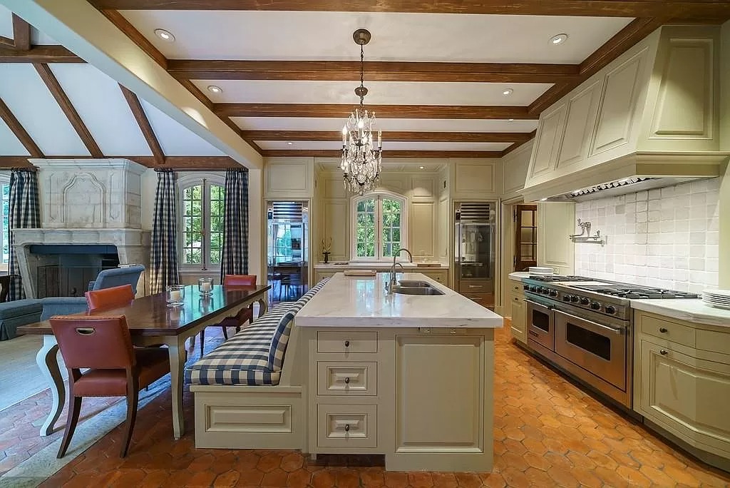 This $4,995,000 Estate in Georgia Captures a Sense of French Elegance 