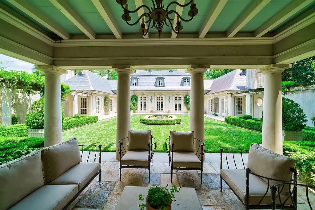 This $4,995,000 Estate in Georgia Captures a Sense of French Elegance 