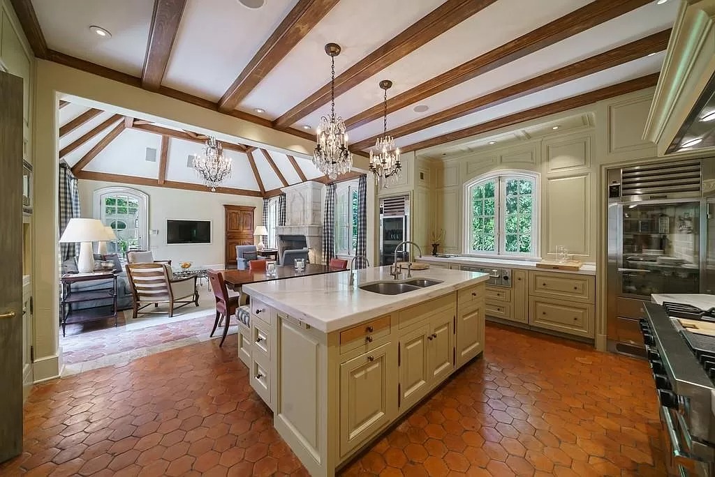 This $4,995,000 Estate in Georgia Captures a Sense of French Elegance 