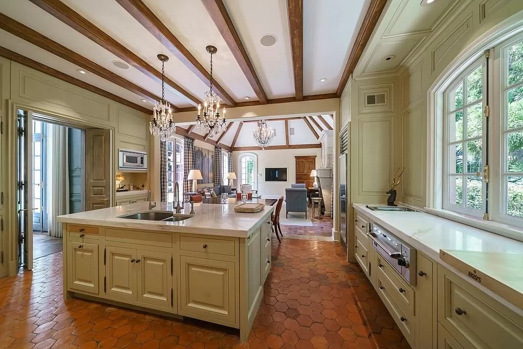 This $4,995,000 Estate in Georgia Captures a Sense of French Elegance 