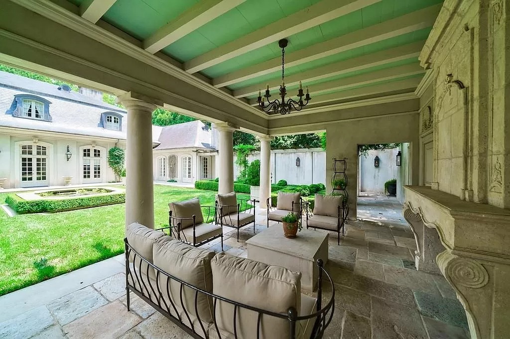 This $4,995,000 Estate in Georgia Captures a Sense of French Elegance 