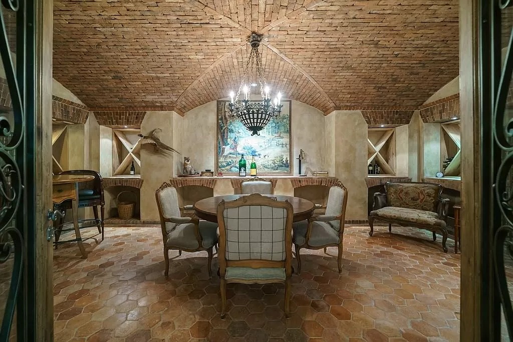 This $4,995,000 Estate in Georgia Captures a Sense of French Elegance 