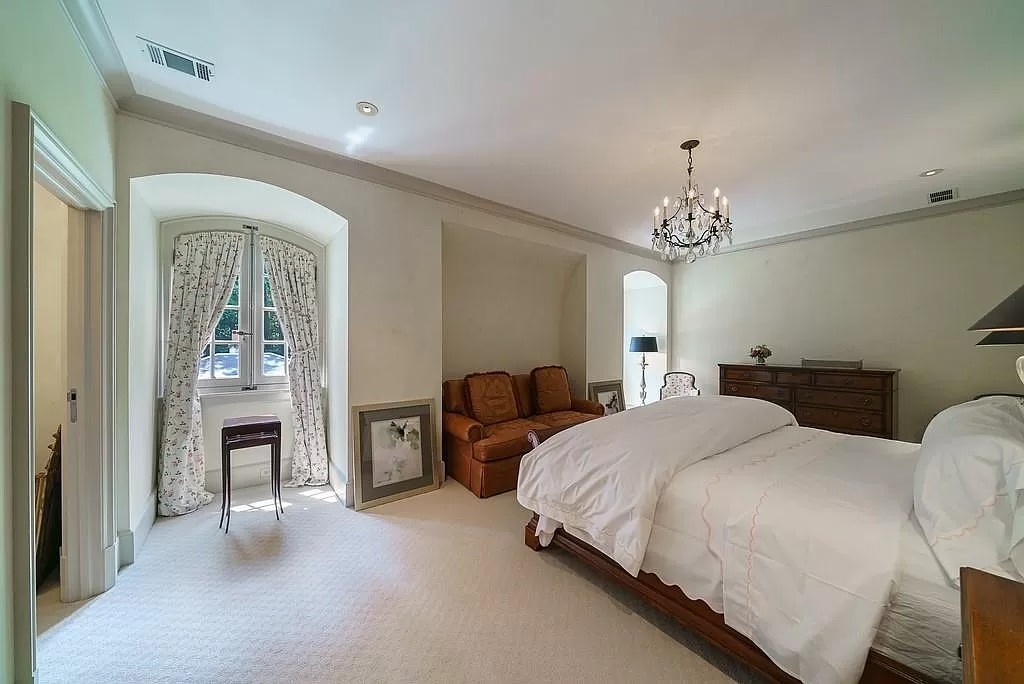 This $4,995,000 Estate in Georgia Captures a Sense of French Elegance 