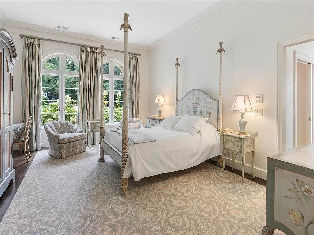 This $9,500,000 Compound in Georgia Declares Its Exquisite Architectural Ingredients
