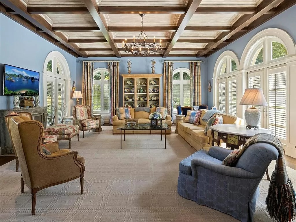 This $9,500,000 Compound in Georgia Declares Its Exquisite Architectural Ingredients