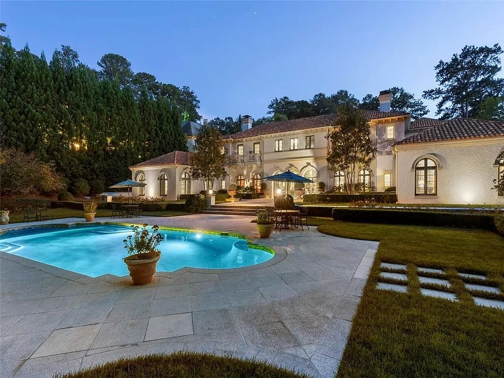 This $9,500,000 Compound in Georgia Declares Its Exquisite Architectural Ingredients