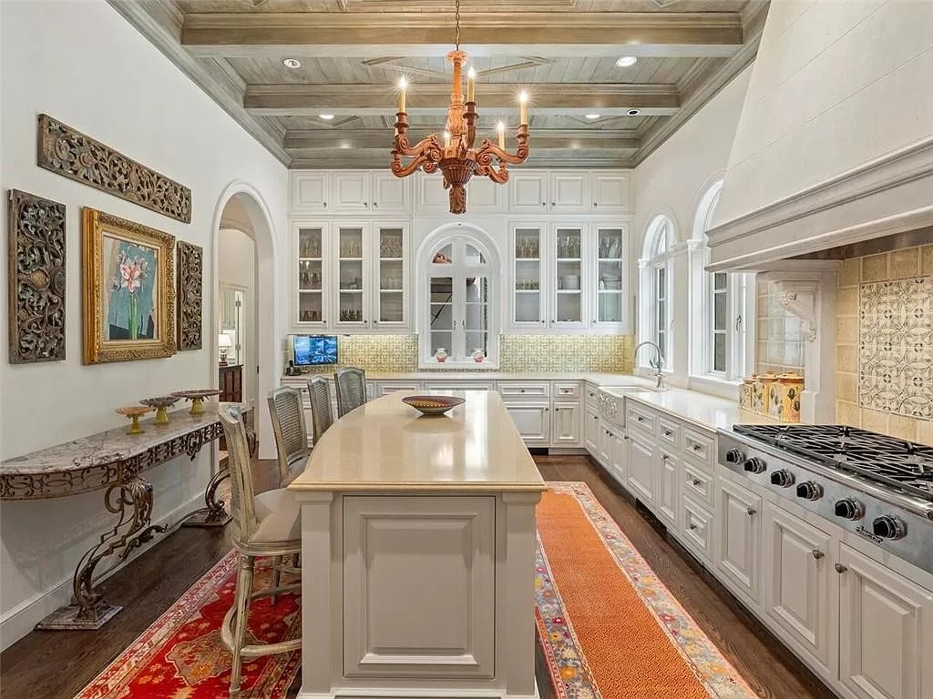 This $9,500,000 Compound in Georgia Declares Its Exquisite Architectural Ingredients