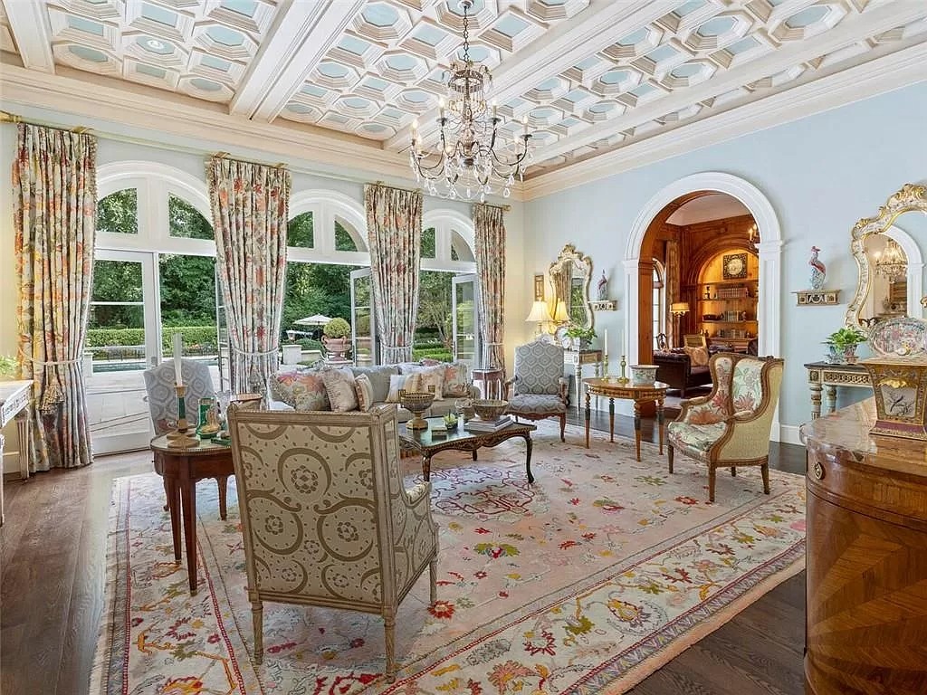 This $9,500,000 Compound in Georgia Declares Its Exquisite Architectural Ingredients