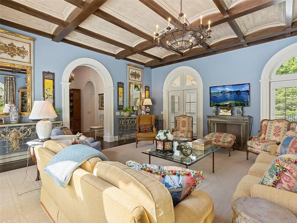This $9,500,000 Compound in Georgia Declares Its Exquisite Architectural Ingredients
