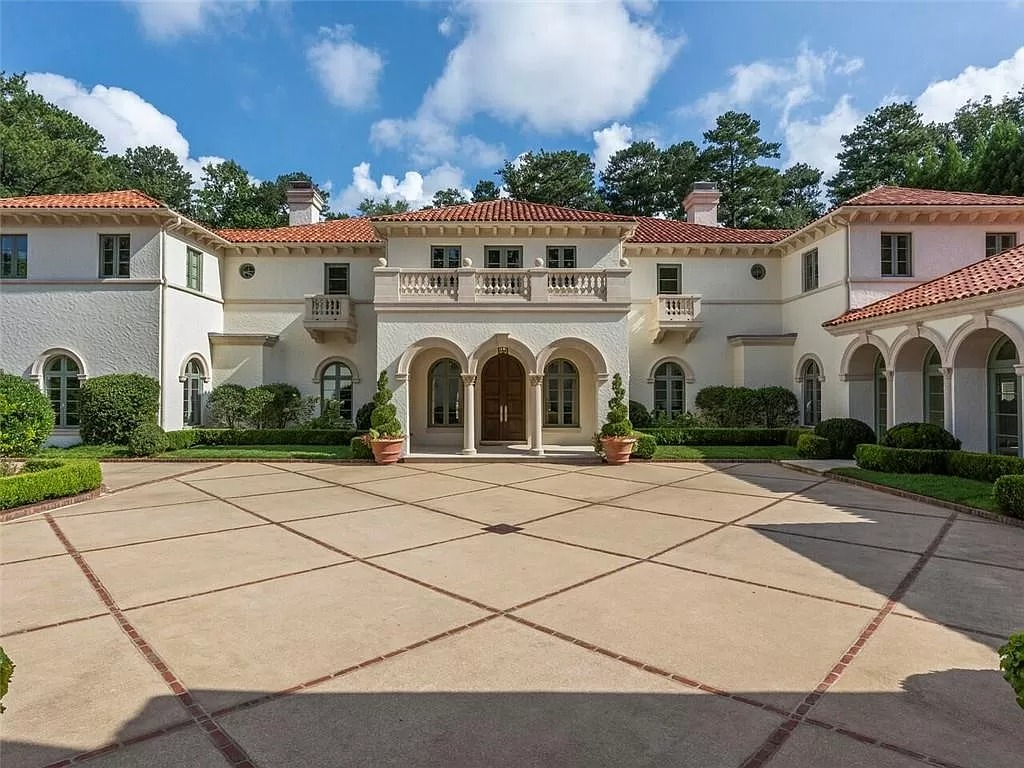 This $9,500,000 Compound in Georgia Declares Its Exquisite Architectural Ingredients