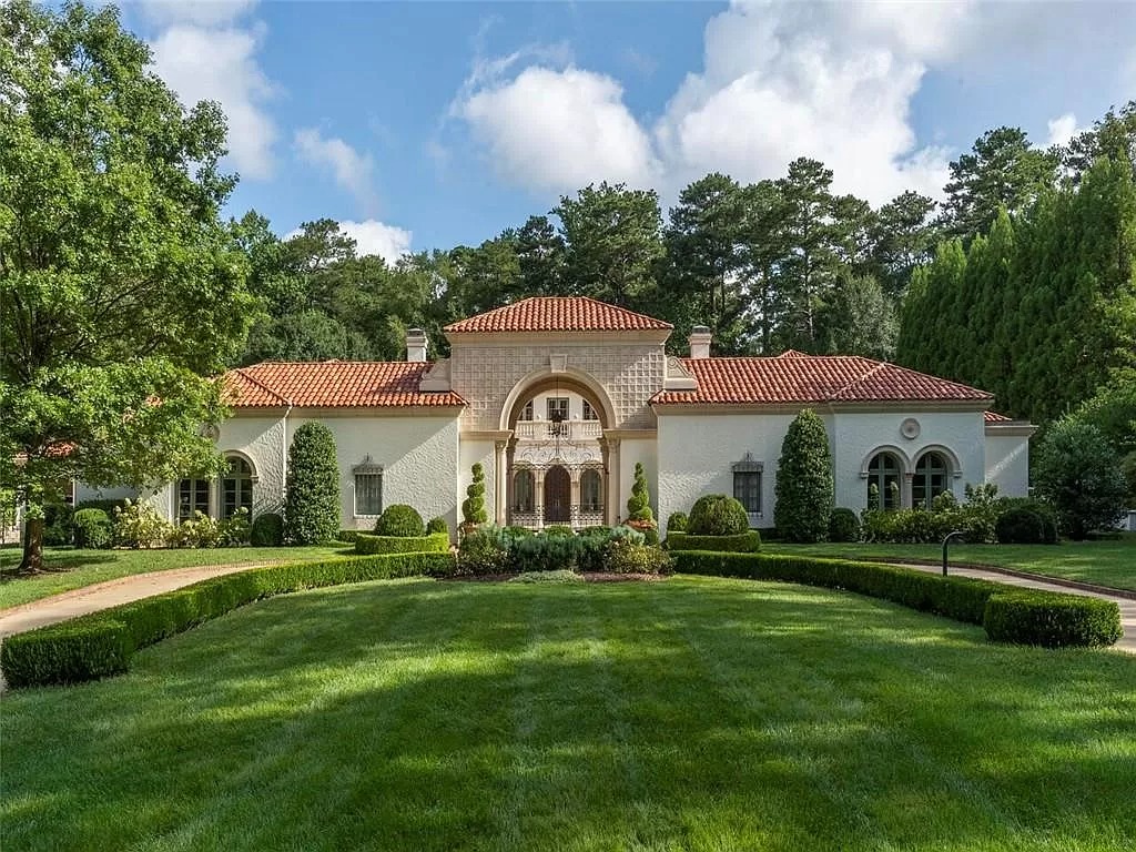 This $9,500,000 Compound in Georgia Declares Its Exquisite Architectural Ingredients