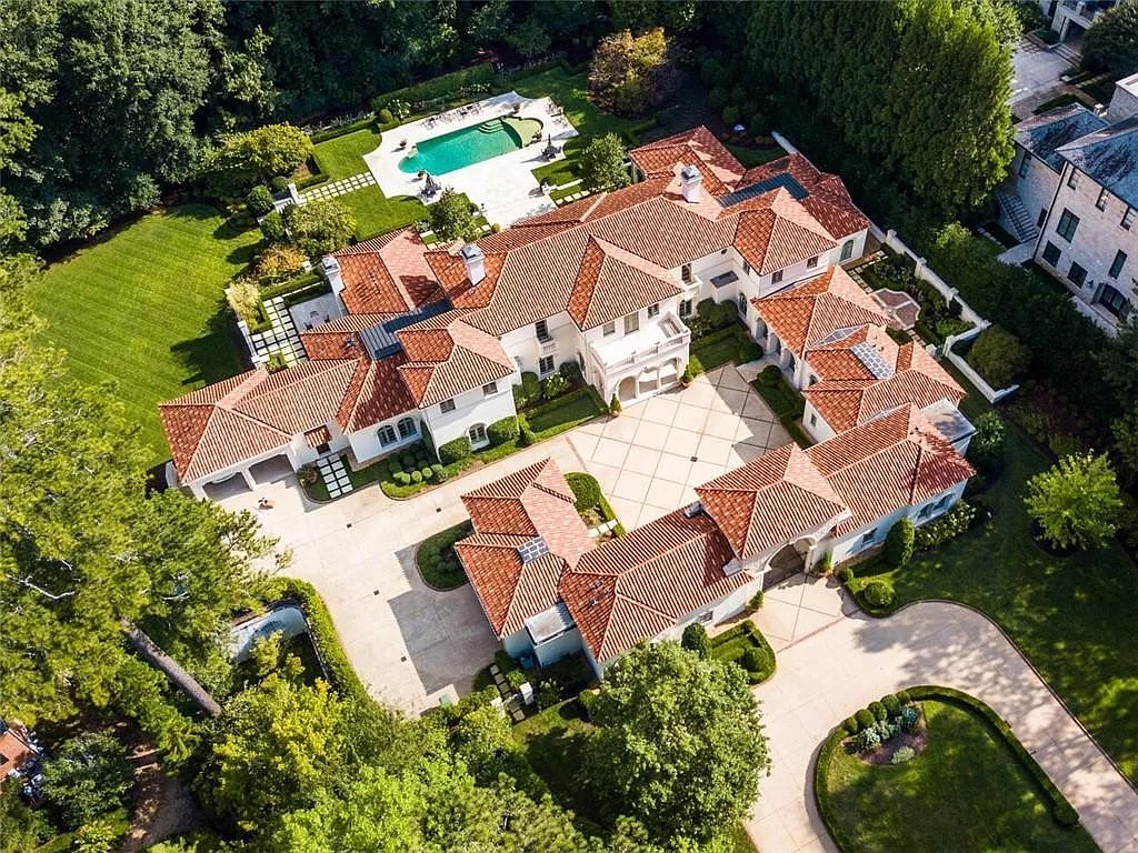 This $9,500,000 Compound in Georgia Declares Its Exquisite Architectural Ingredients