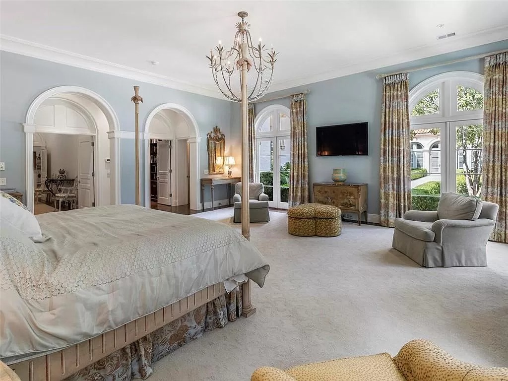 This $9,500,000 Compound in Georgia Declares Its Exquisite Architectural Ingredients
