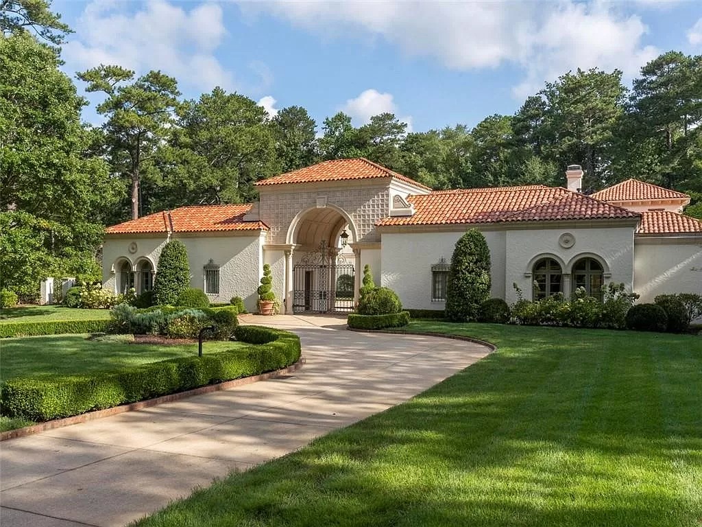This $9,500,000 Compound in Georgia Declares Its Exquisite Architectural Ingredients