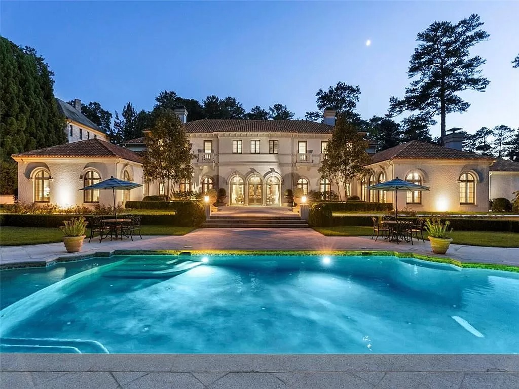 This $9,500,000 Compound in Georgia Declares Its Exquisite Architectural Ingredients