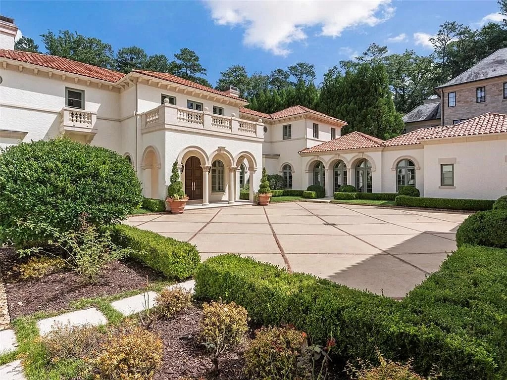 This $9,500,000 Compound in Georgia Declares Its Exquisite Architectural Ingredients