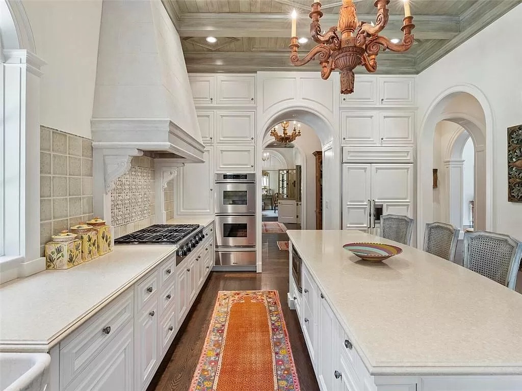 This $9,500,000 Compound in Georgia Declares Its Exquisite Architectural Ingredients