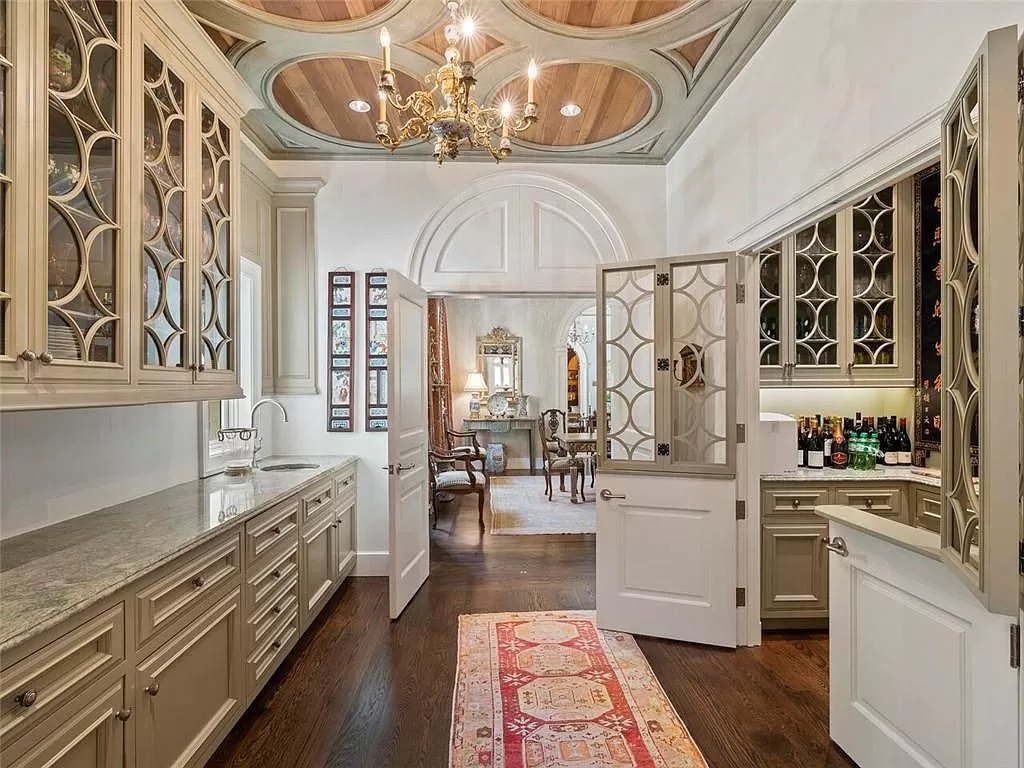 This $9,500,000 Compound in Georgia Declares Its Exquisite Architectural Ingredients