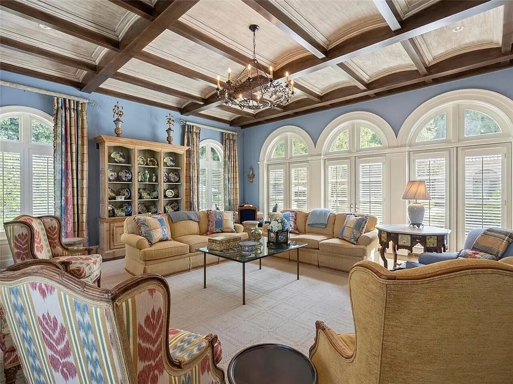This $9,500,000 Compound in Georgia Declares Its Exquisite Architectural Ingredients