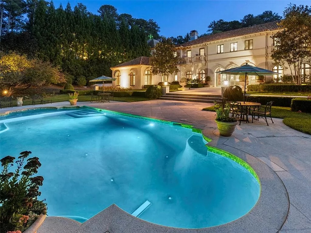This $9,500,000 Compound in Georgia Declares Its Exquisite Architectural Ingredients