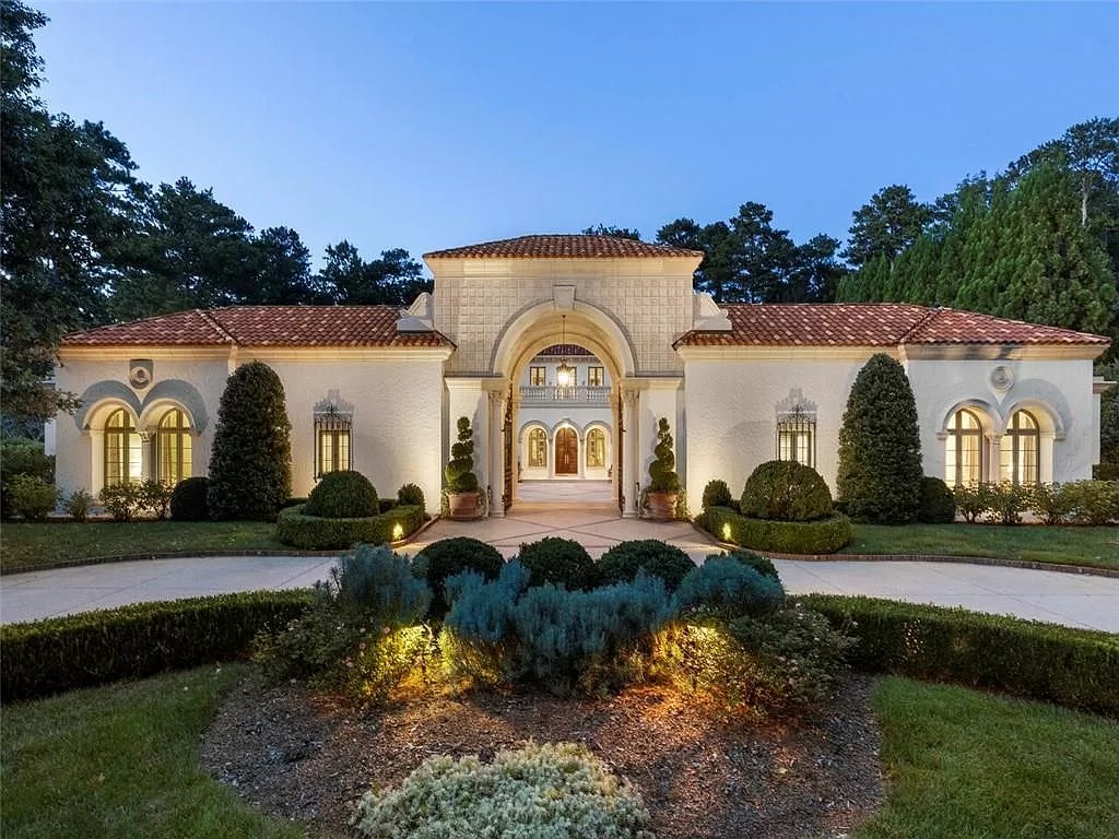 This $9,500,000 Compound in Georgia Declares Its Exquisite Architectural Ingredients