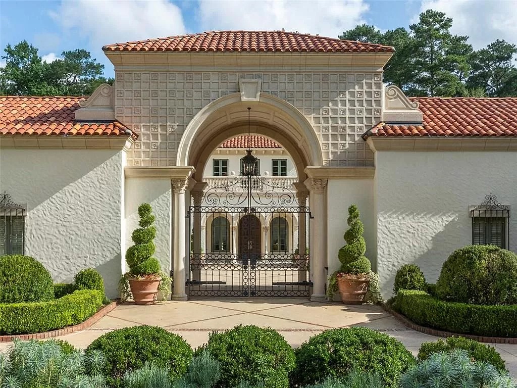 This $9,500,000 Compound in Georgia Declares Its Exquisite Architectural Ingredients