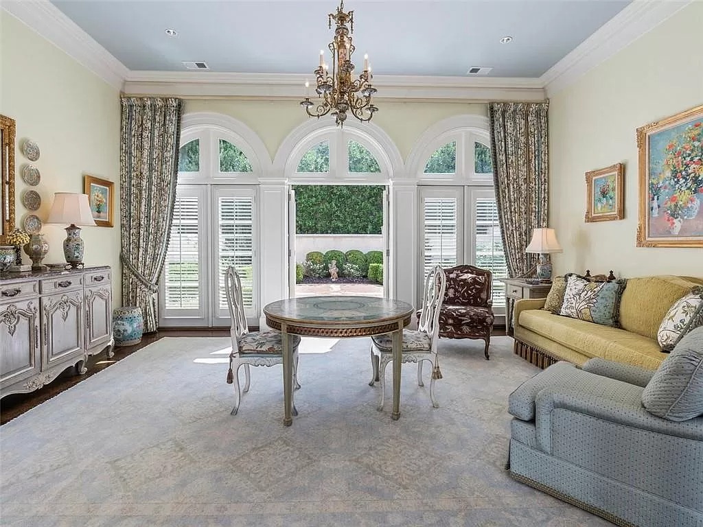 This $9,500,000 Compound in Georgia Declares Its Exquisite Architectural Ingredients