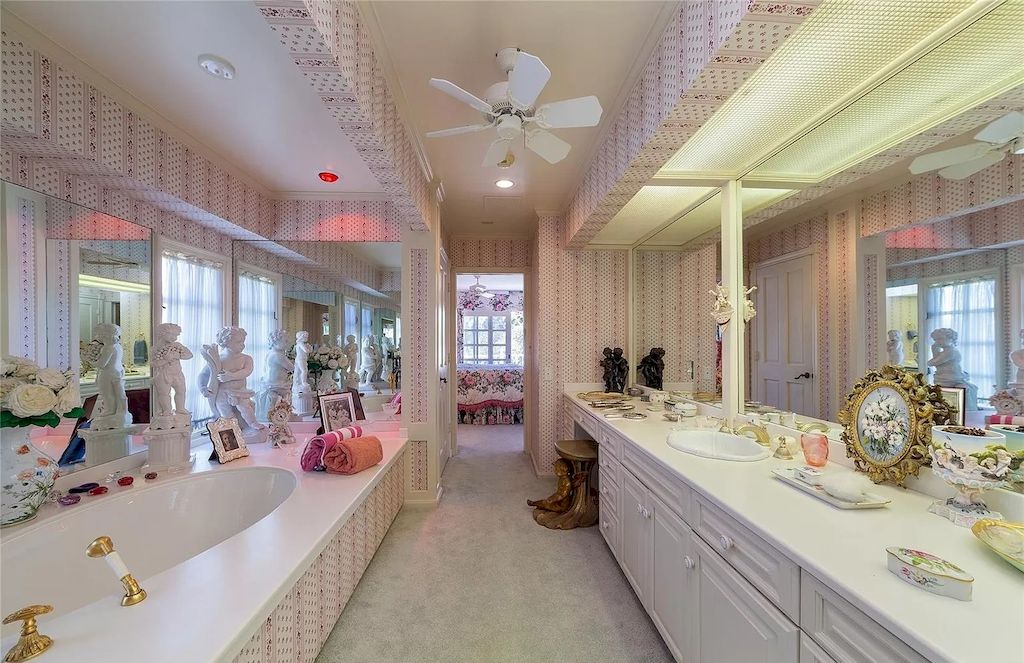 A Modest-looking Home Hides Elegant Interiors, Available for $4,490,000 in Hawaii
