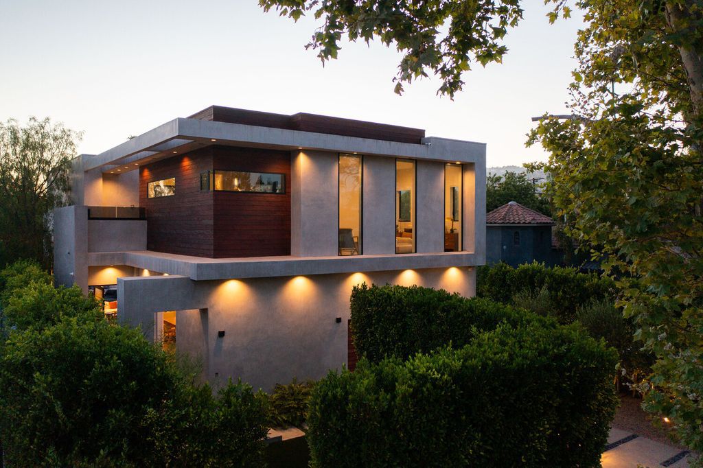 The Home in Los Angeles is an ultimate modern estate for entertaining and relaxation in prime Beverly Grove now available for sale. This home located at 609 N Edinburgh Ave, Los Angeles, California;
