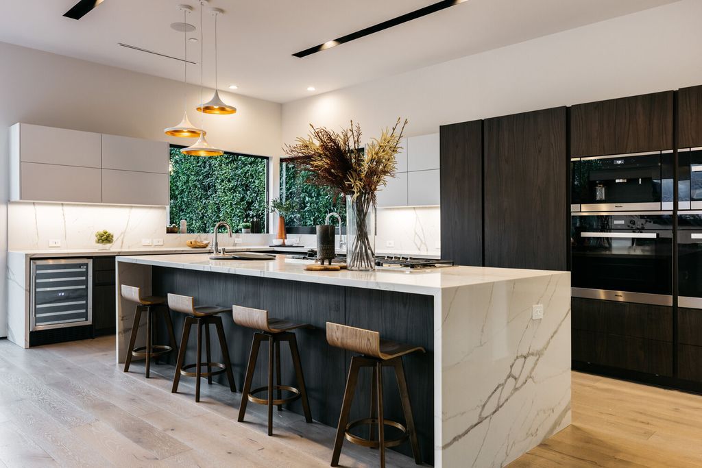 The Home in Los Angeles is an ultimate modern estate for entertaining and relaxation in prime Beverly Grove now available for sale. This home located at 609 N Edinburgh Ave, Los Angeles, California;