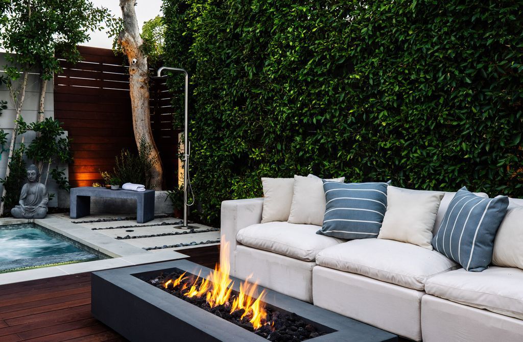 The Home in Los Angeles is an ultimate modern estate for entertaining and relaxation in prime Beverly Grove now available for sale. This home located at 609 N Edinburgh Ave, Los Angeles, California;