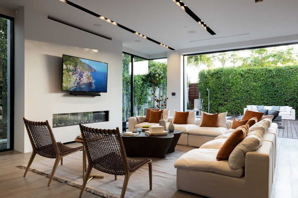 The Home in Los Angeles is an ultimate modern estate for entertaining and relaxation in prime Beverly Grove now available for sale. This home located at 609 N Edinburgh Ave, Los Angeles, California;