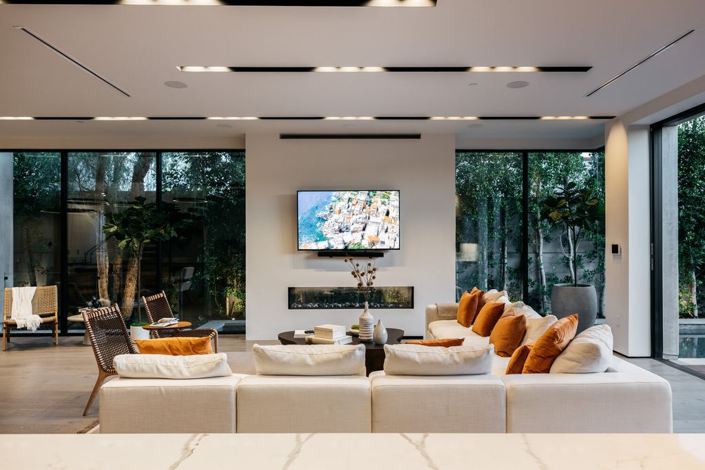 The Home in Los Angeles is an ultimate modern estate for entertaining and relaxation in prime Beverly Grove now available for sale. This home located at 609 N Edinburgh Ave, Los Angeles, California;