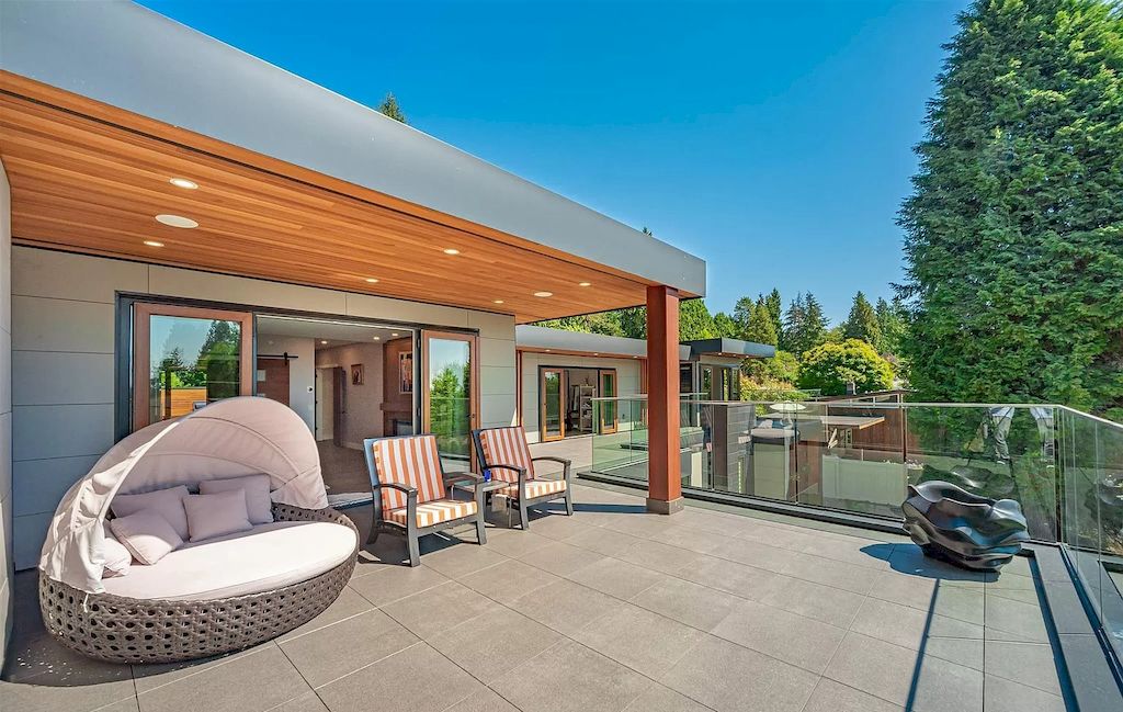The Brilliantly Designed Contemporary Home in West Vancouver is an amazing home now available for sale. This home is located at 1497 Queens Ave, West Vancouver, BC V7T 2J1, Canada