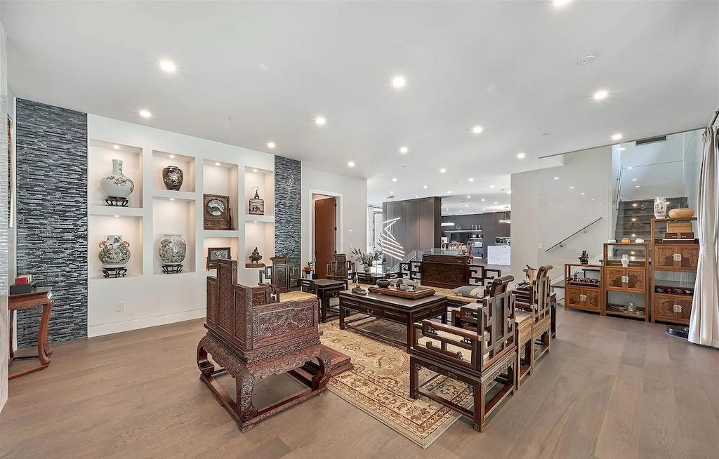 The Brilliantly Designed Contemporary Home in West Vancouver is an amazing home now available for sale. This home is located at 1497 Queens Ave, West Vancouver, BC V7T 2J1, Canada