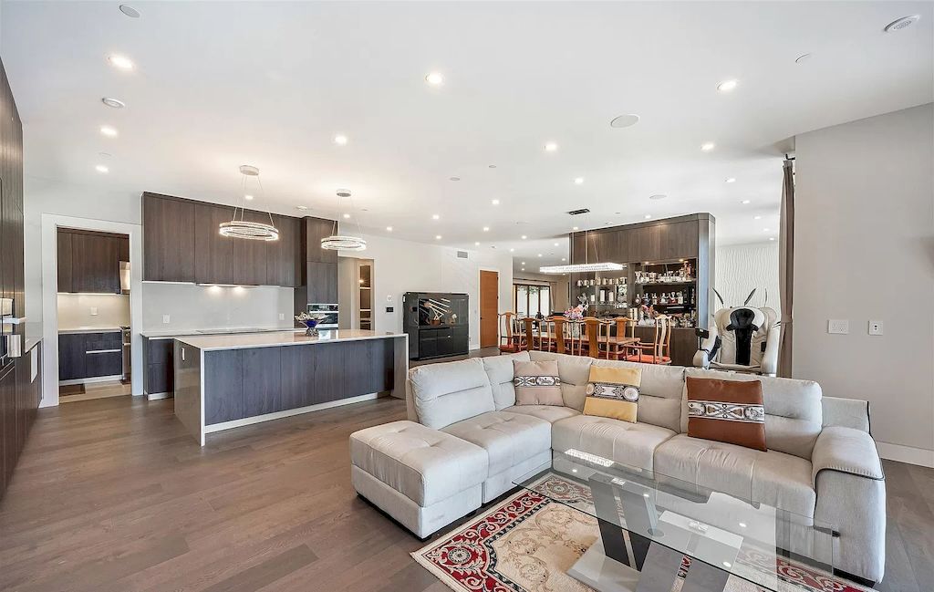 The Brilliantly Designed Contemporary Home in West Vancouver is an amazing home now available for sale. This home is located at 1497 Queens Ave, West Vancouver, BC V7T 2J1, Canada