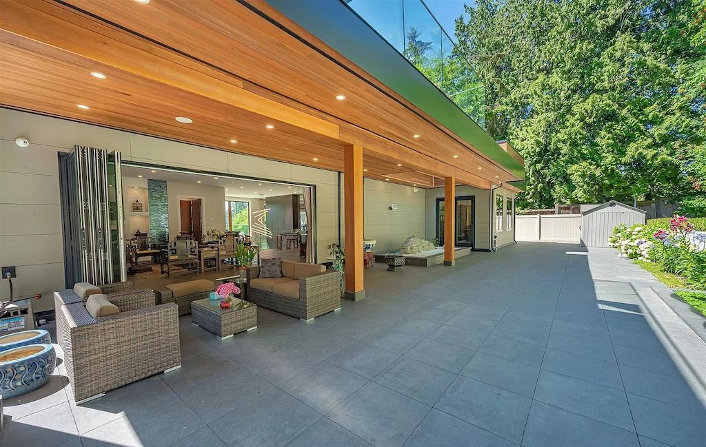 The Brilliantly Designed Contemporary Home in West Vancouver is an amazing home now available for sale. This home is located at 1497 Queens Ave, West Vancouver, BC V7T 2J1, Canada