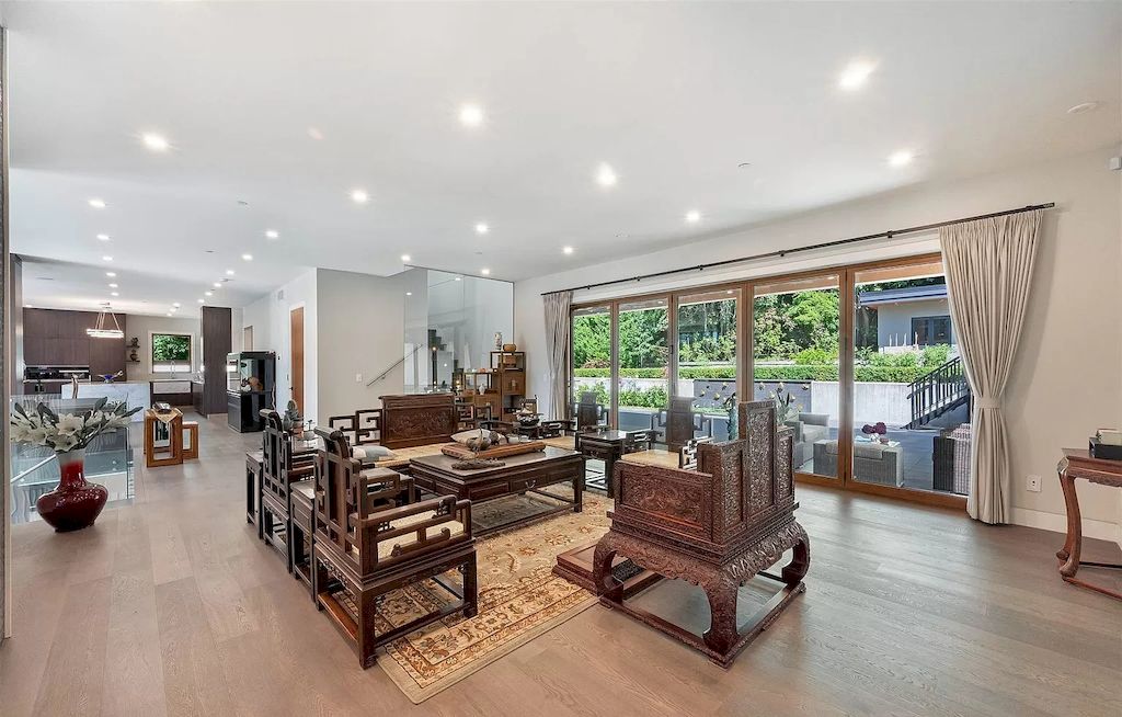 The Brilliantly Designed Contemporary Home in West Vancouver is an amazing home now available for sale. This home is located at 1497 Queens Ave, West Vancouver, BC V7T 2J1, Canada
