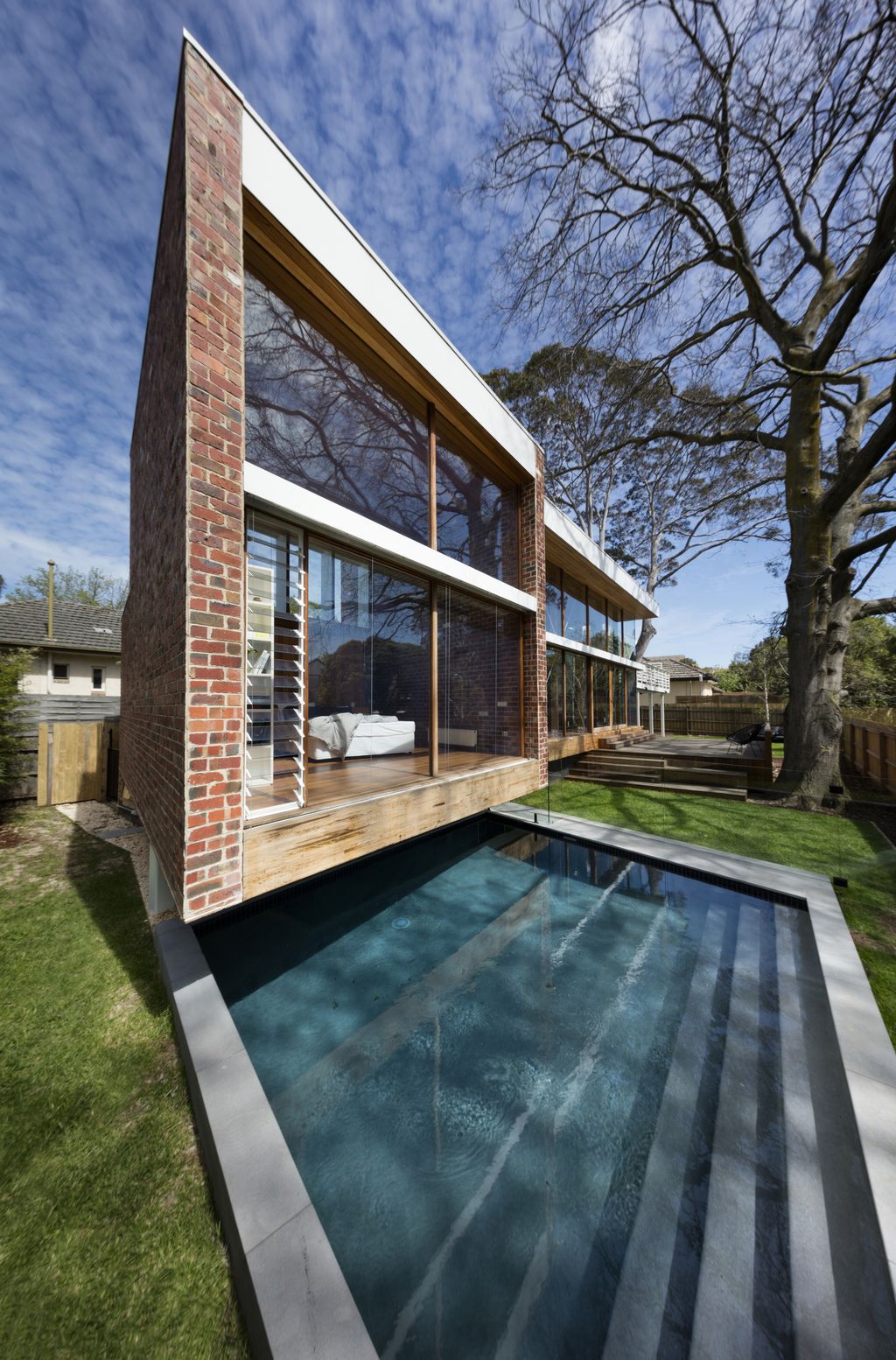 Camberwell House, Modern home Overlooks leafy Park by AM Architecture