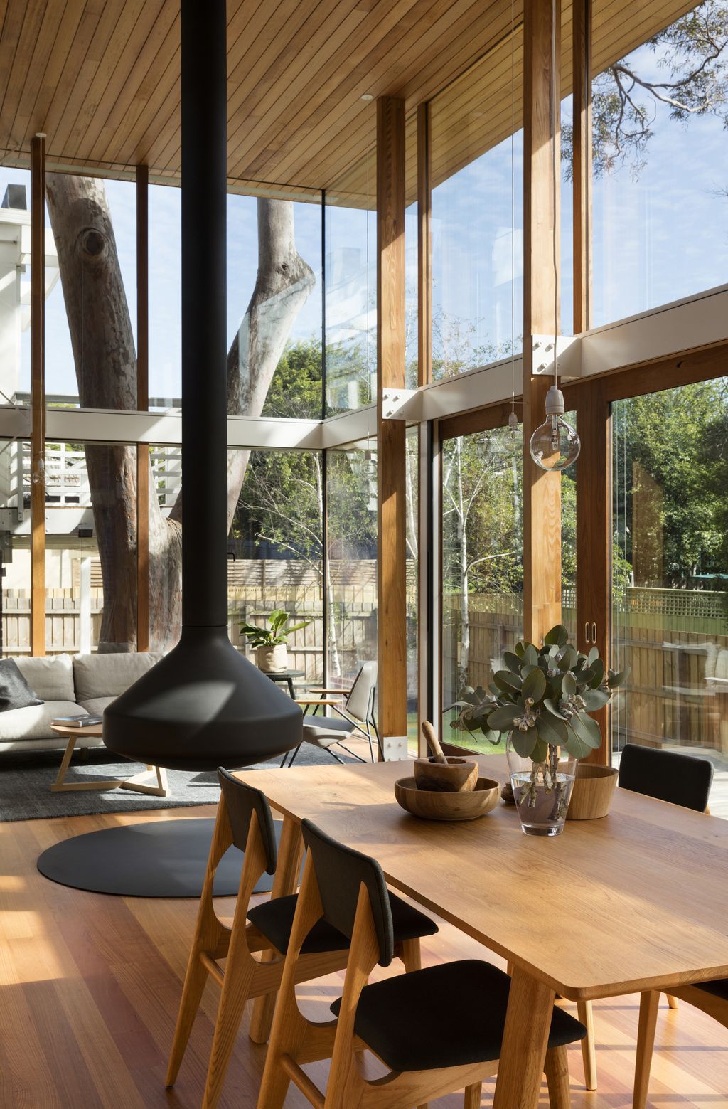 Camberwell House, Modern home Overlooks leafy Park by AM Architecture